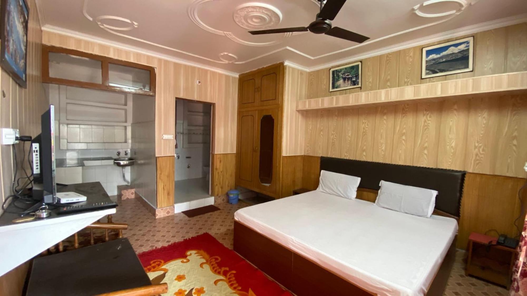 מקלוד גאנג' Hotel Ekant Lodge מראה חיצוני תמונה
