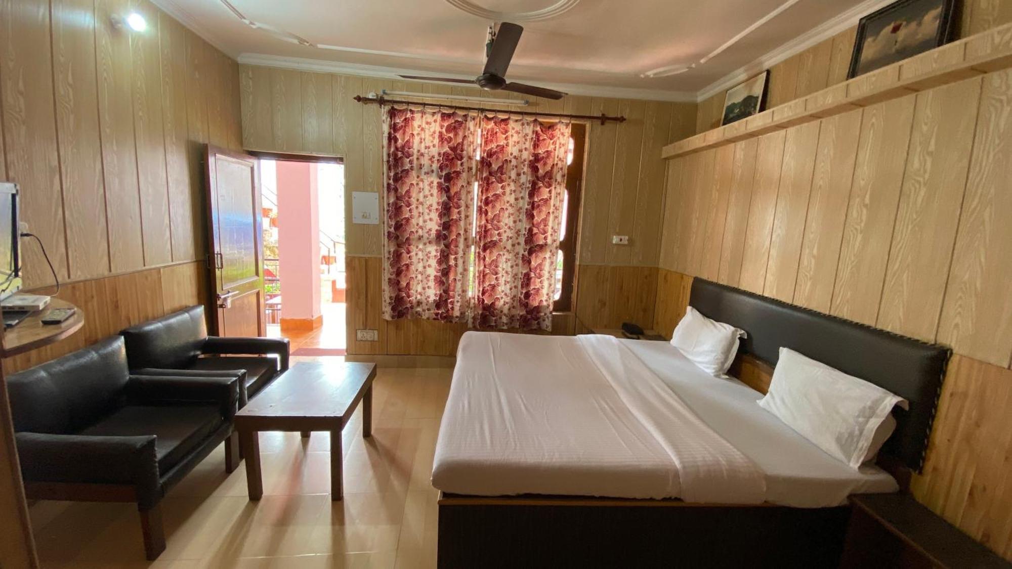 מקלוד גאנג' Hotel Ekant Lodge מראה חיצוני תמונה